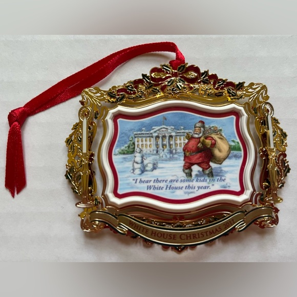 The White House Historical Association Christmas Ornament 2011 W/ Box & Booklet - Picture 3 of 5